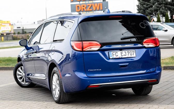 Chrysler Pacifica cena 138900 przebieg: 88000, rok produkcji 2020 z Szczecin małe 781